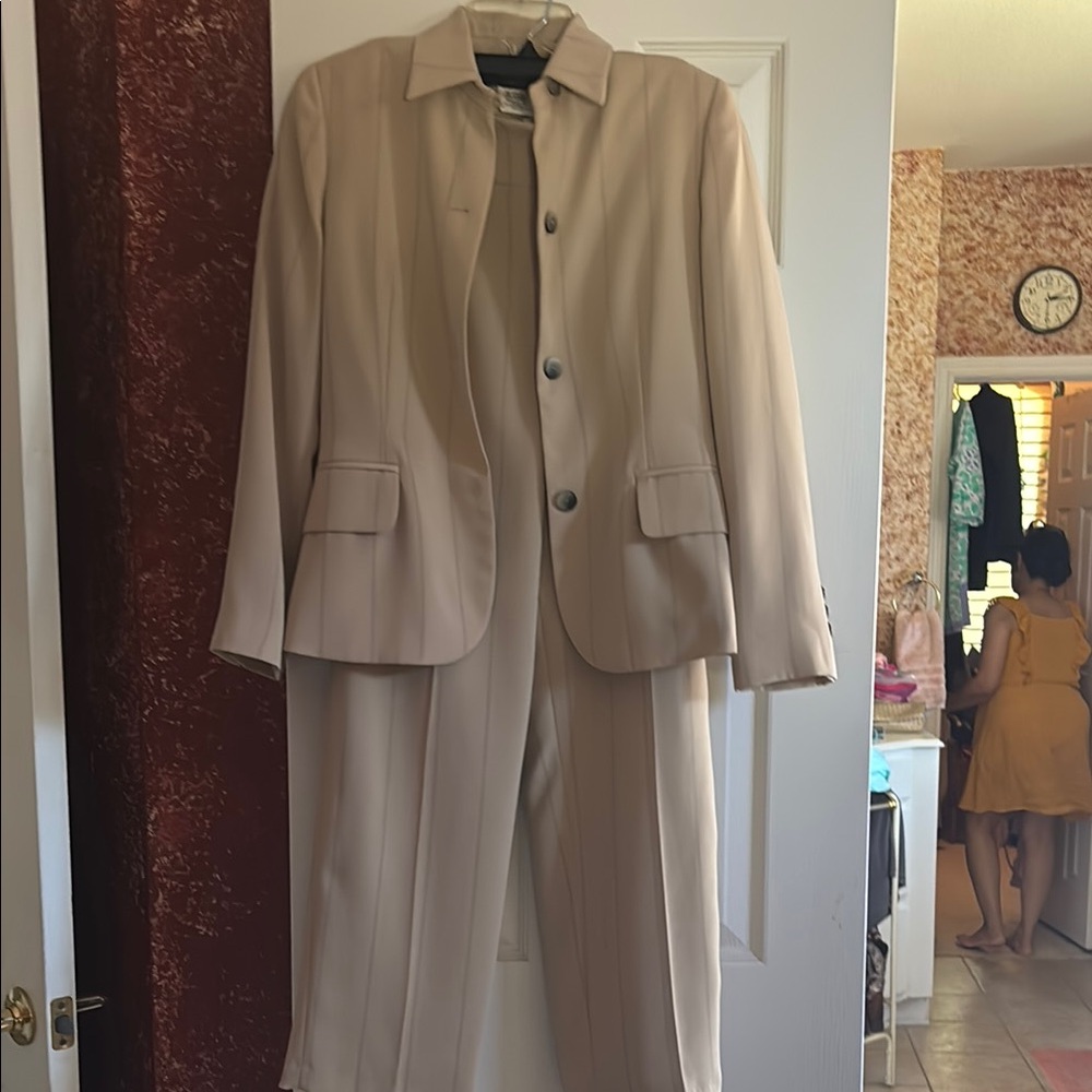 Harve Benard Women's Cream Blazer and Pants Set